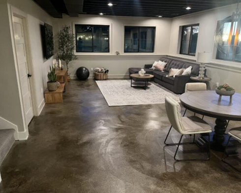 Organized minimalist shelving